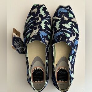 TOMS WMN size 7.5 Shark Print Slip-on flats - Blue, Grey, and Green Sharks.